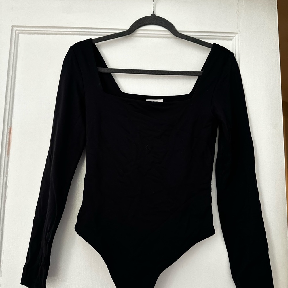 Aritzia Babaton Contour Sleek Black Top